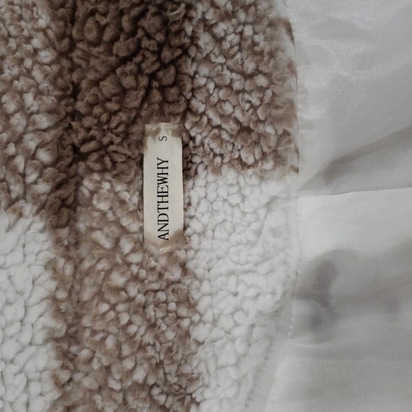 ANDTHEWHY Plaid Oversized Cozy Sherpa Jacket - Picture 8 of 8